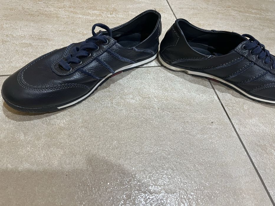 Кожаные кроссовки кеды