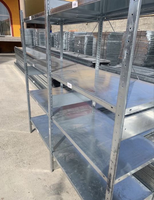 Rafturi metalice pentru arhiva