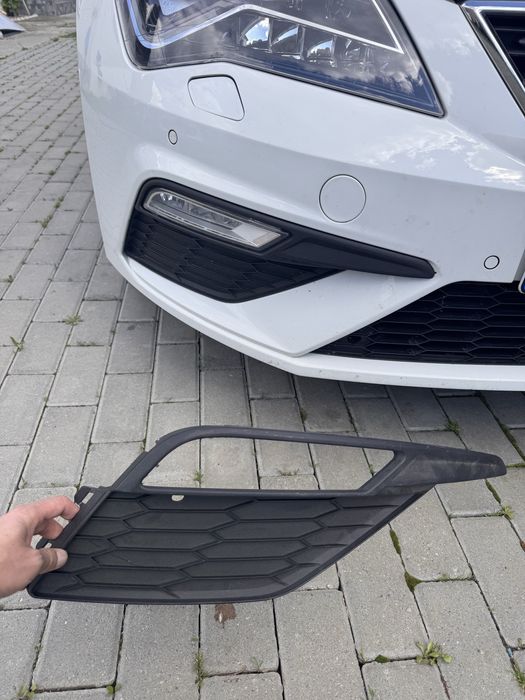 Grila proiector dreapta Seat Leon 5F Facelift FR