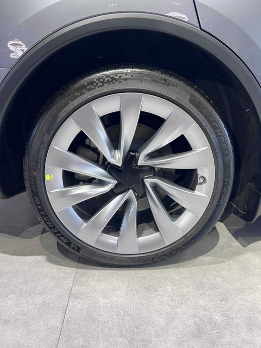 Tesla Model Y 2025 New Model 1 yil garantiya bilan