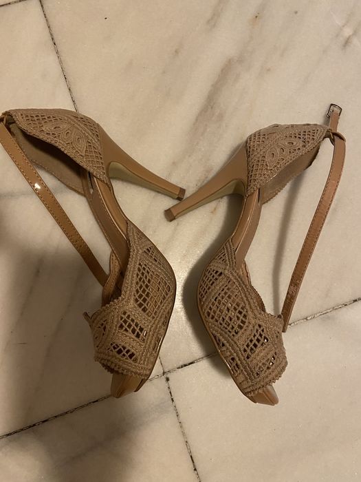 Sandale de piele cu lac si dantelă nr. 38 maro