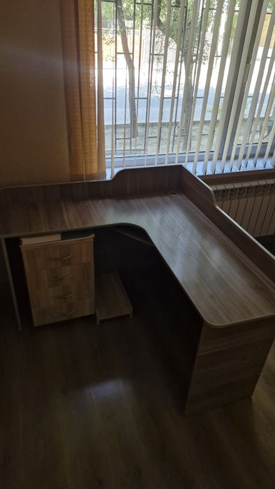 Стол и тумба офисные/письменные