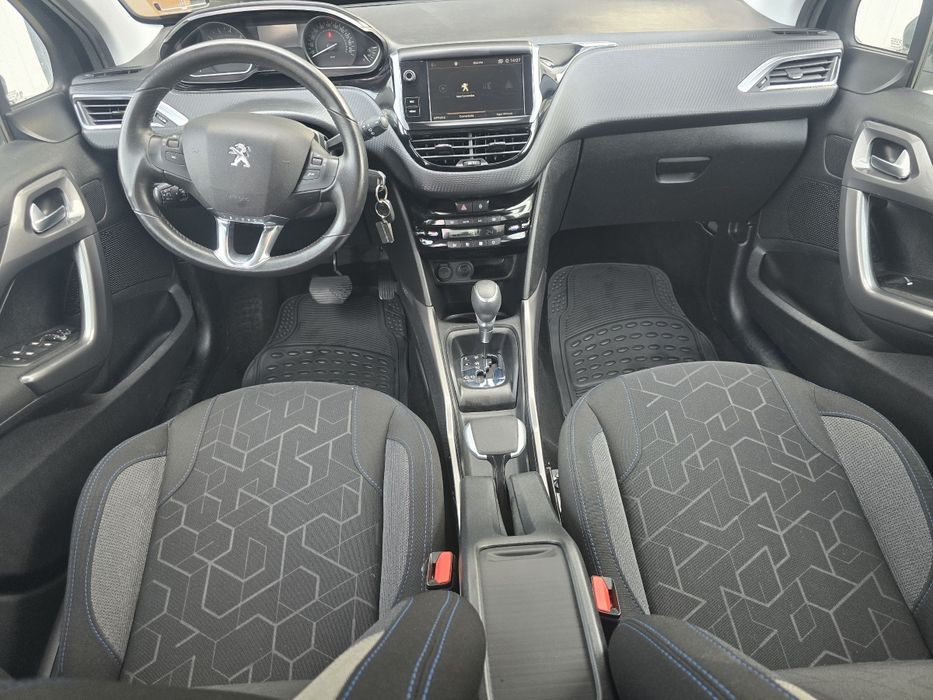 Peugeot 2008 1.2i Cutie Automata Rate cu buletinul