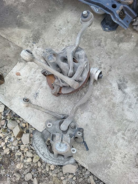 Fuzeta cu rulment,brate fata stanga,dreapta bmw seria 1 f20