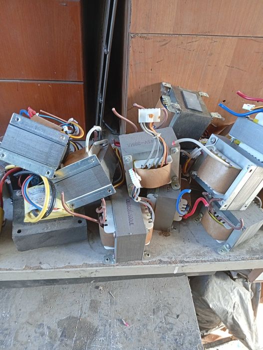 Продам трансформаторы  с UPS 220/12