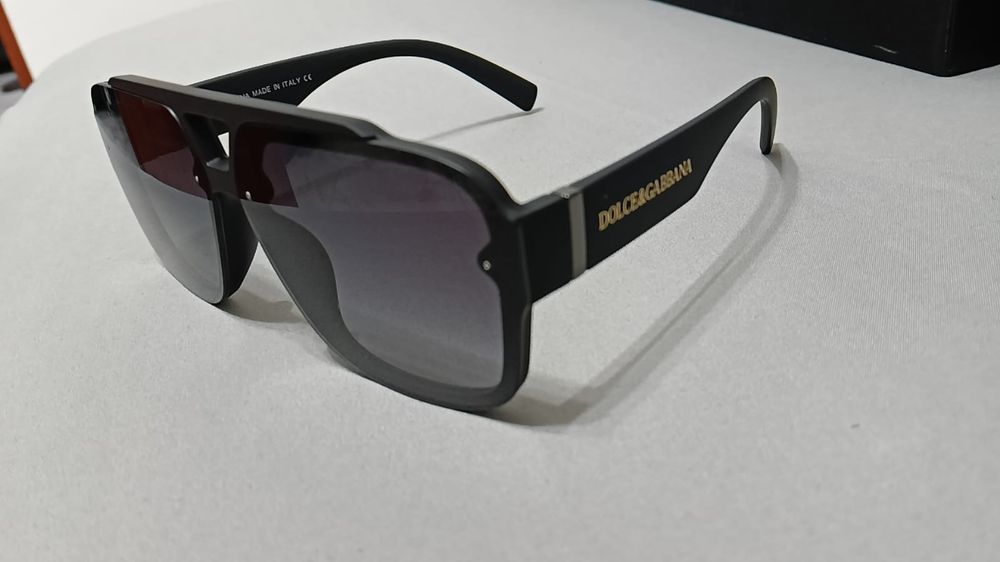 Ochelari de soare noi