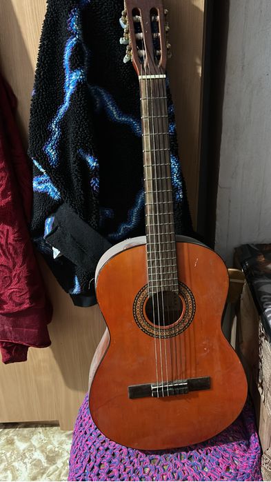 Продам гитару классическую