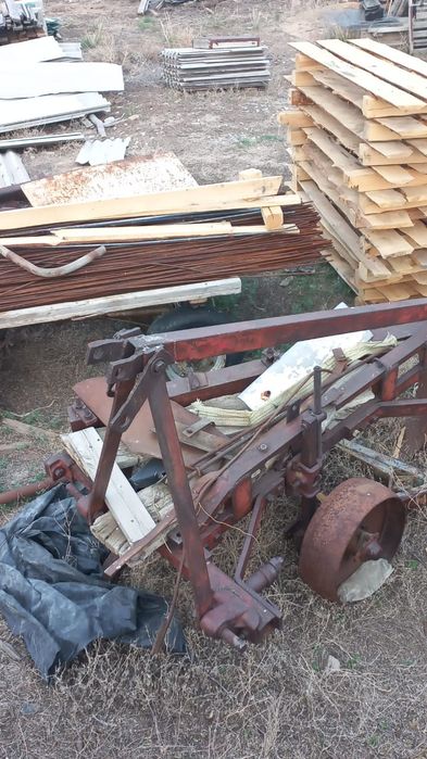 Срочно продам плуг 4 корпуса