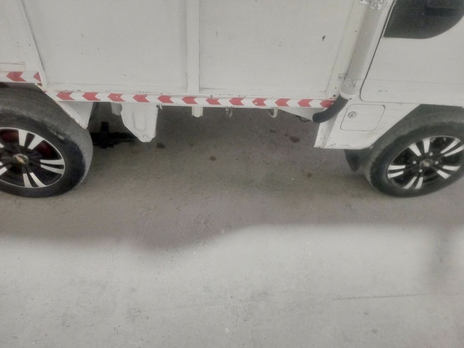 Лабо сотилади 2001 йил