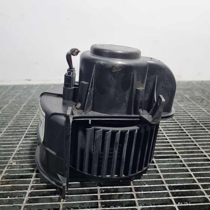 Aeroterma Volkswagen Touareg 7L facelift 2007 - 2011 (1417) 52492471