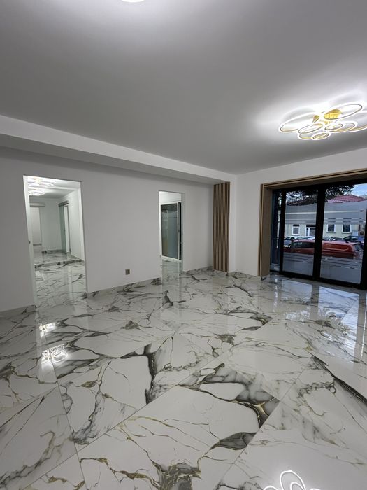 De inchiriat spatiu comercial pretabil cabinet medical/ salon de infrumusetare Pitesti / Teilor