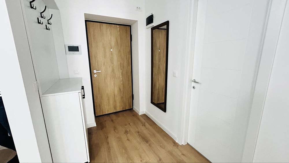 2 camere Titan Hils Titanium-Nicolae Teclu