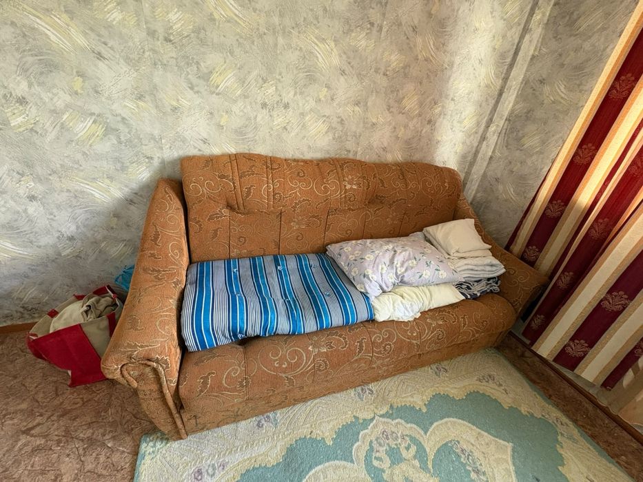 Отдам даром диван с креслами