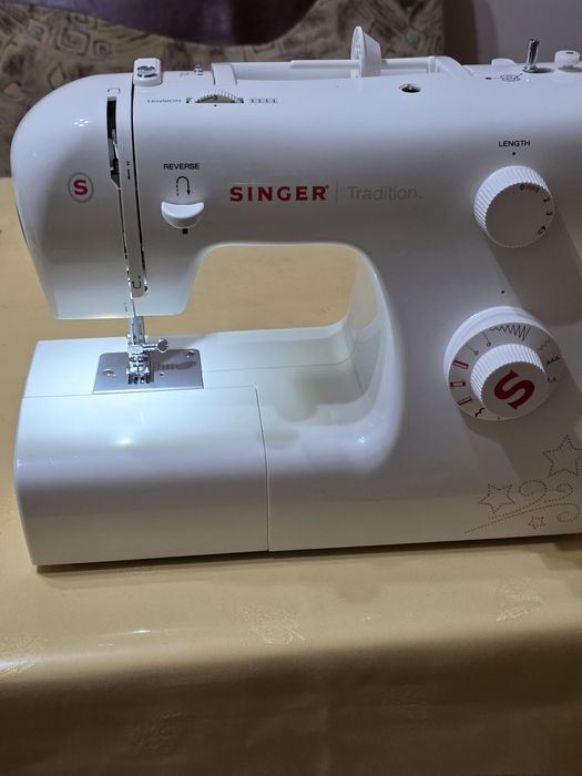 Masina electrica de cusut Singer