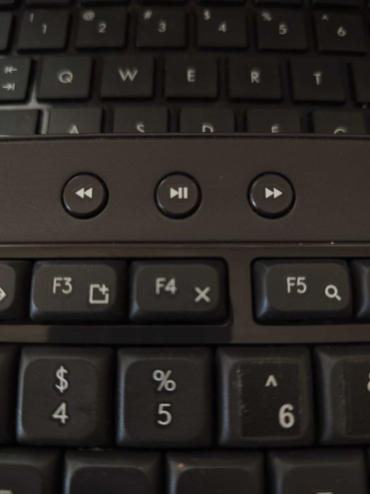 Продавам безжична клавиатура-Logitech К540