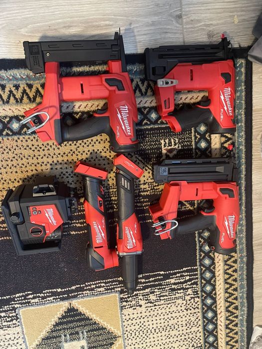 Vând scule Milwaukee m12 M18