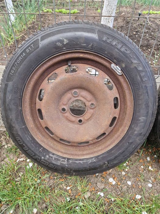 vanzare 5 anvelope 165/70R14 81T Rovelo de vara