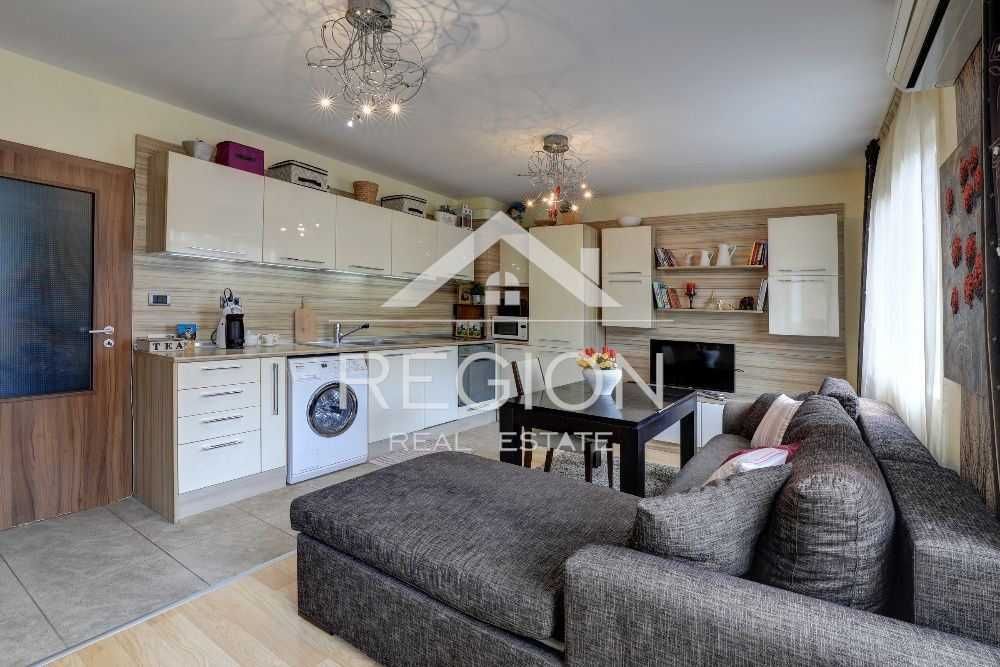 Дава се под наем Двустаен апартамент в Варна, Център - 60 кв.м за 510 € - Снимка #1