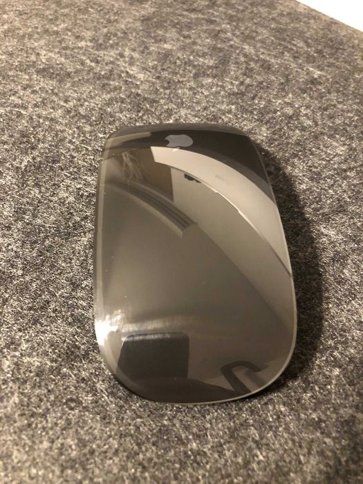 Продавам Magic Mouse, Space Grey закупен е от Saturn Германия.
