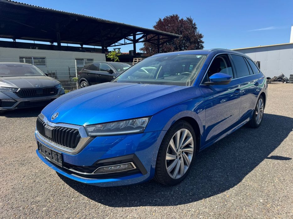 Skoda Octavia 2.0 DSG 2023 Automat Panoramic Head-Upp Masaj Memory camera Matrx LED