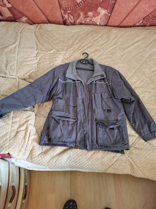 Продавам две мъжки палта