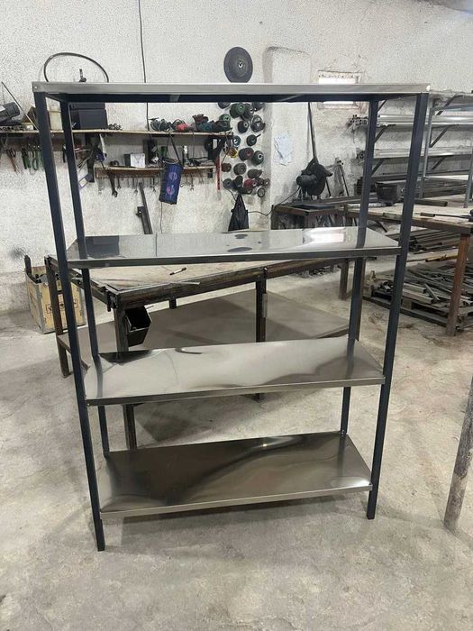 Stelaj iz prochnoh materyala Nerjaveka