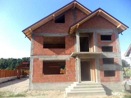 Constructii case la rosu | Fundatii | Zidarie | Beton | Acoperis