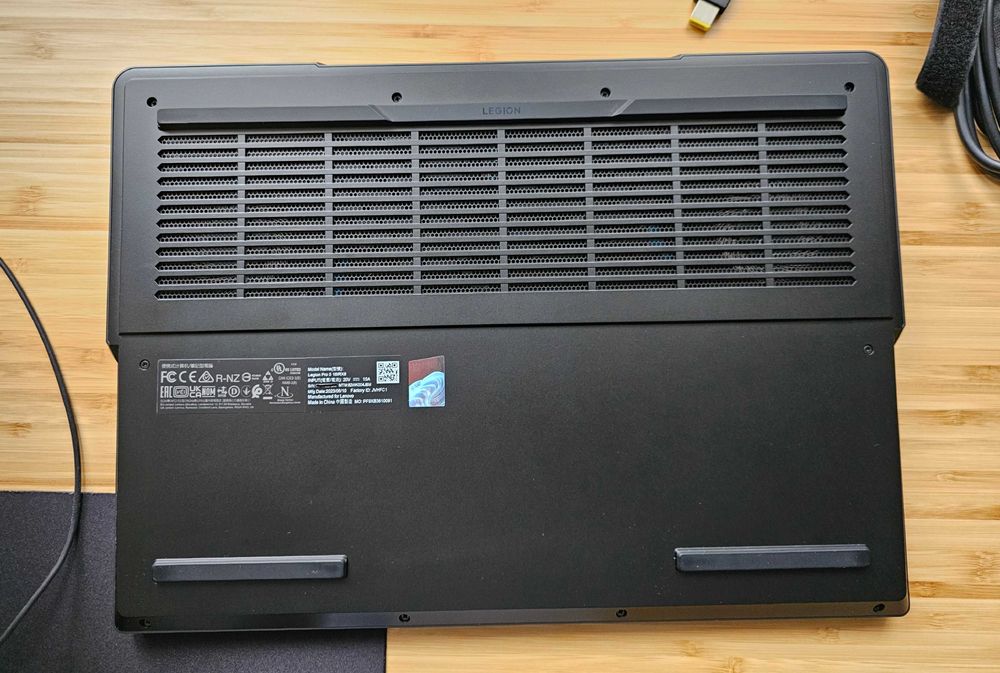 гейминг лаптоп Lenovo Legion Pro 5 16IRX8 i7-13700HX, RTX4070, 32GB