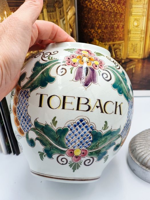 DELFT polichrome Холандия ,рисуван керамичен буркан
Hand painted 
Крас