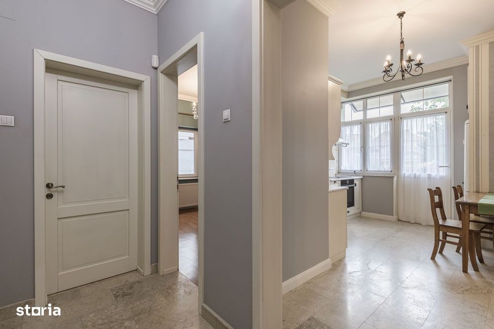 Apartament modern in vila, curte proprie, garaj, Centru