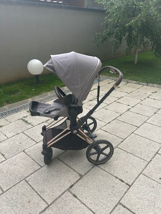 Vând Carucior 3 in 1 pentru copii Cybex Priam Platinum, cu landou si scoica, Mirage Grey cu cadru Rosegold- predare B și IF
