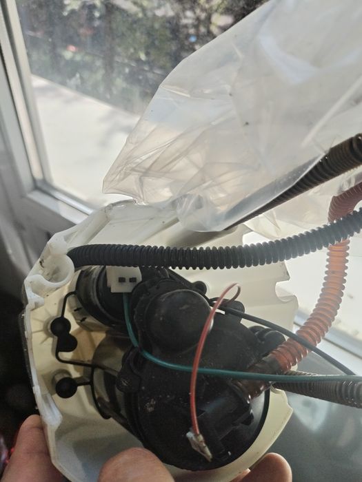 Vând pompa benzina Opel Astra j