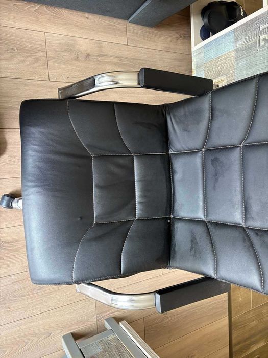 Продавам офис стол в отлично състояние