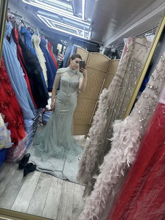Продам вечерние платья новое