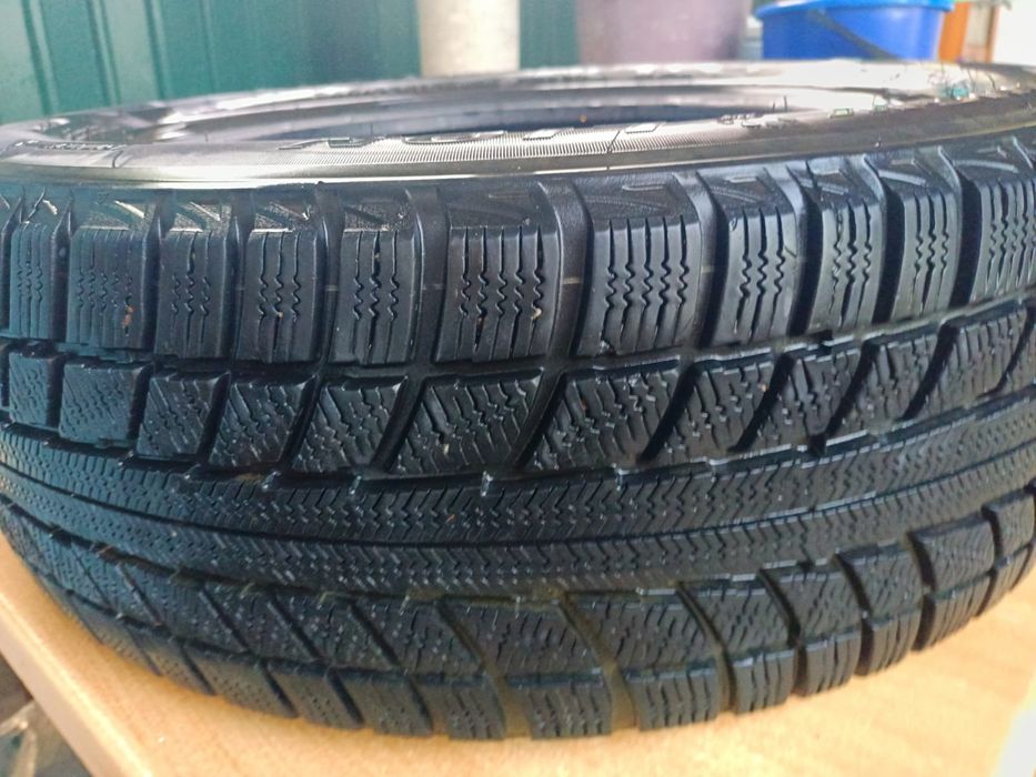 Шины  зимние колесо