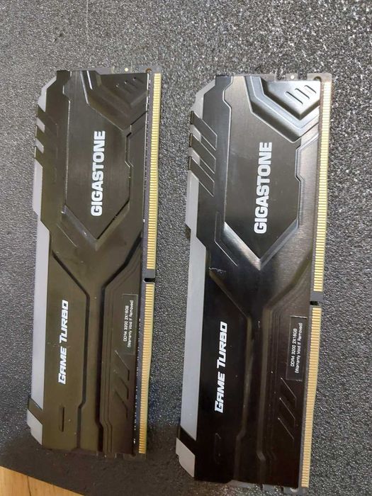 32GB 3200Mhz CL16 - Gigastone Game Turbo RGB