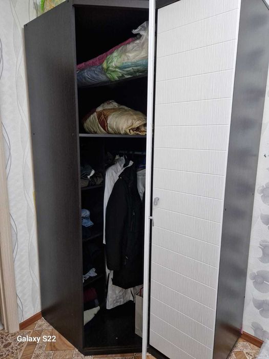 Шкаф угловой черно белый