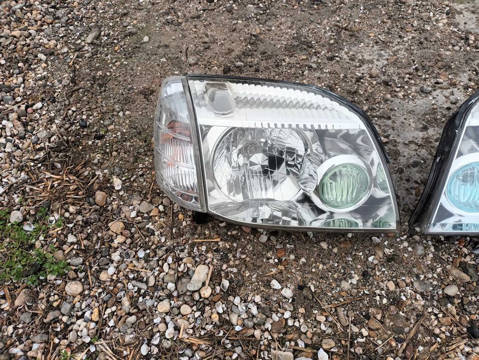 ляв и десен фар  за нисан х трейл екс траел Т30 NISSAN X - TRAIL T30