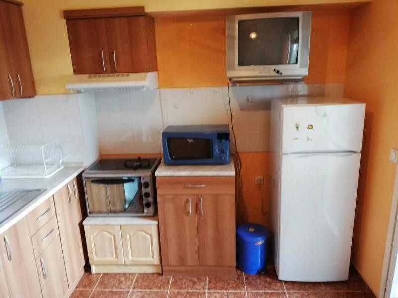 Дава се под наем Двустаен апартамент в Бургас, Възраждане - 42 кв.м за 306 € - Снимка #2