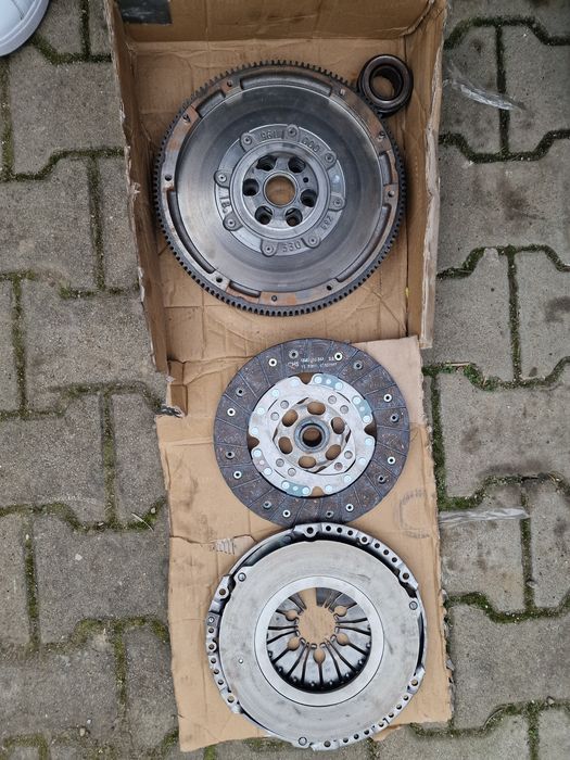De vânzare chit ambreaj complet cu volanta pentru passat b8 1.400 benz