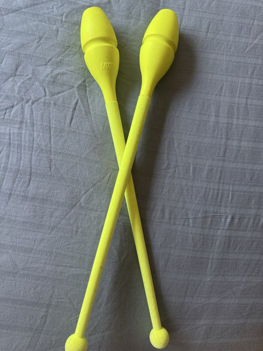 Оригинални бухалки за художествена гимнастика / жълти и плюшени