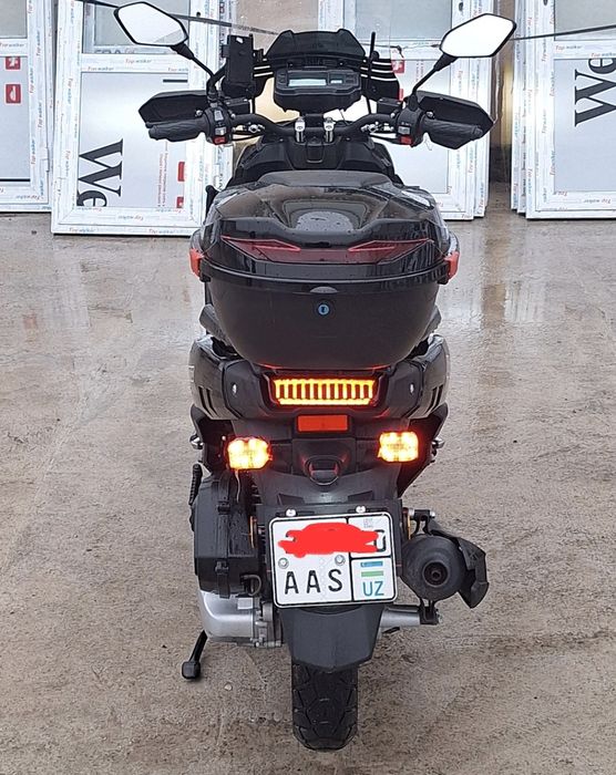 ТАНК 150 куб , бензиновый скутер , 100 км/ч.