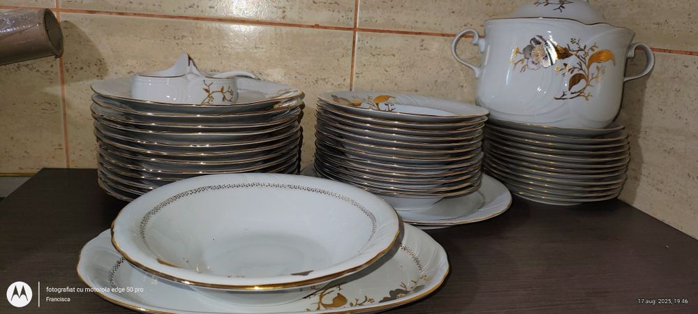 Serviciu de masă din portelann