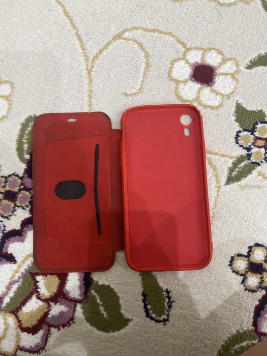 XR айфон красный цвет