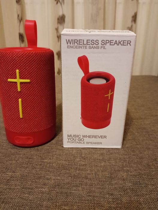 Boxă bluetooth rosie
