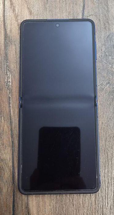 Samsung Galaxy Flip 7. Объем памяти 512 Гб.