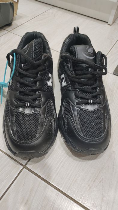 Продам новые кроссовки