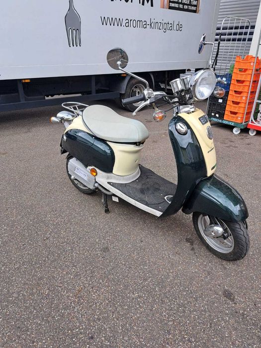 Scuter electric vespa