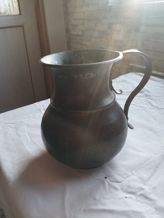 Продавам стара медна кана,ръчно кована.