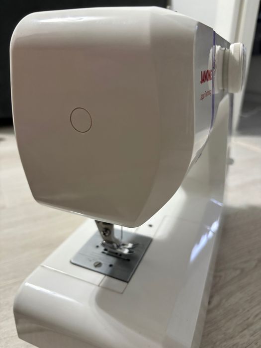 Швейная машинка Janome Model 1320Q.